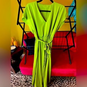 NEVER WORN BRAND NEW Vneck batwing sleeve belted dress